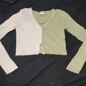 5/$20**Garage XS Long Sleeve Button Up Cropped Sweater